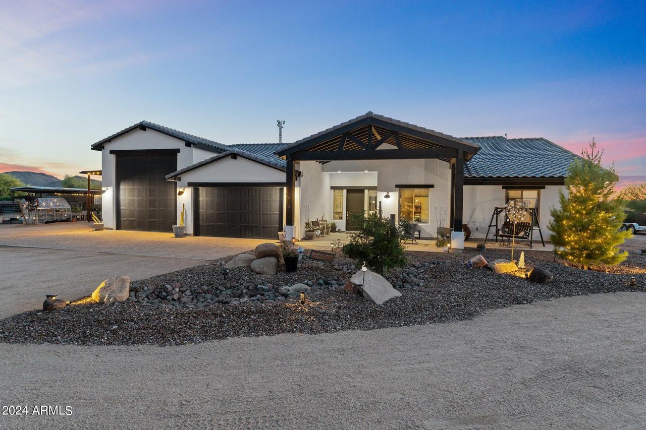 813 W Tamar Rd., Phoenix, AZ 85086