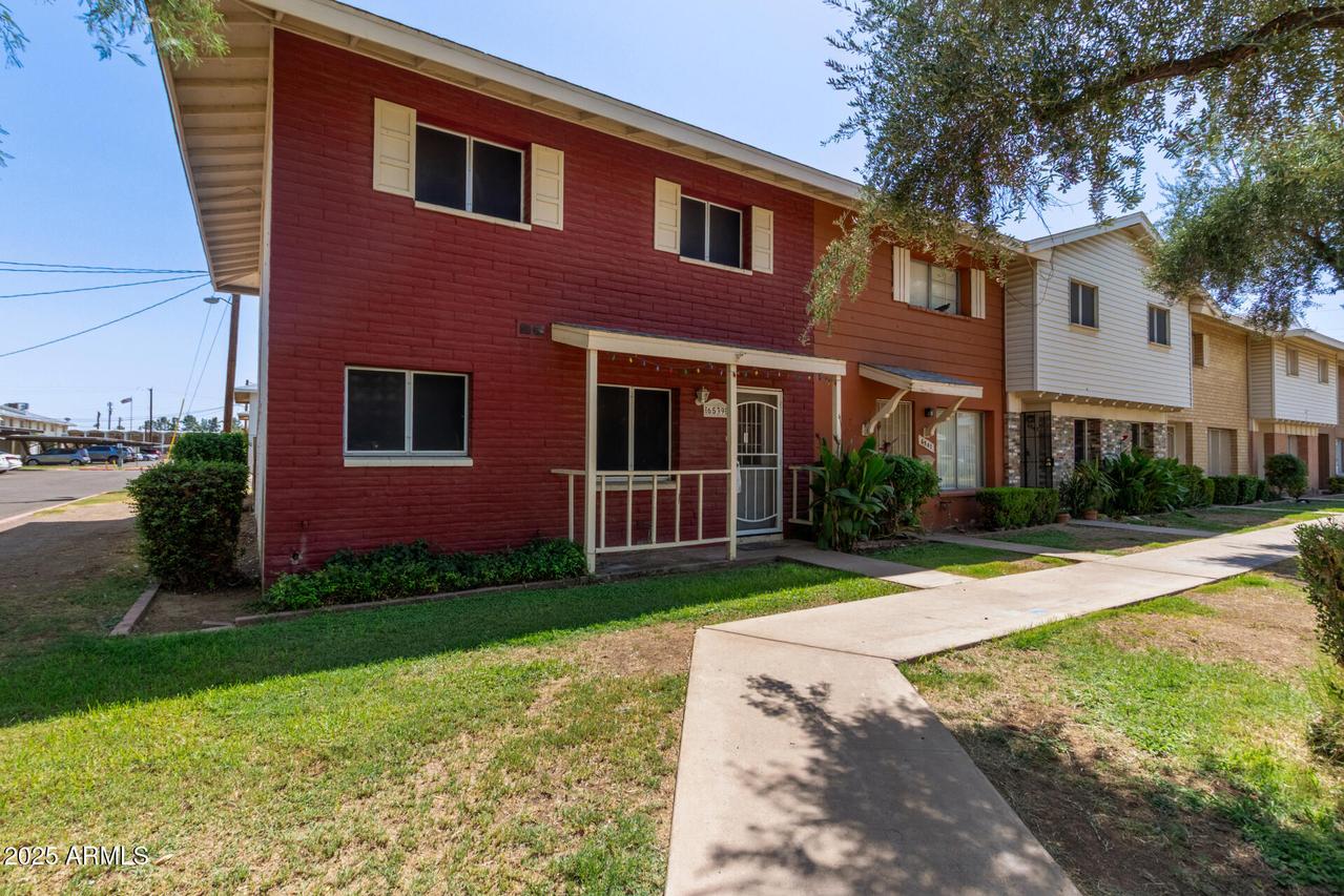 6539 N 44th Ave., Glendale, AZ 85301