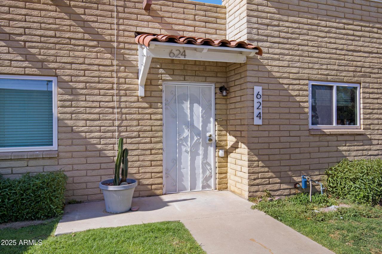 624 N Pioneer Cir., Mesa, AZ 85203