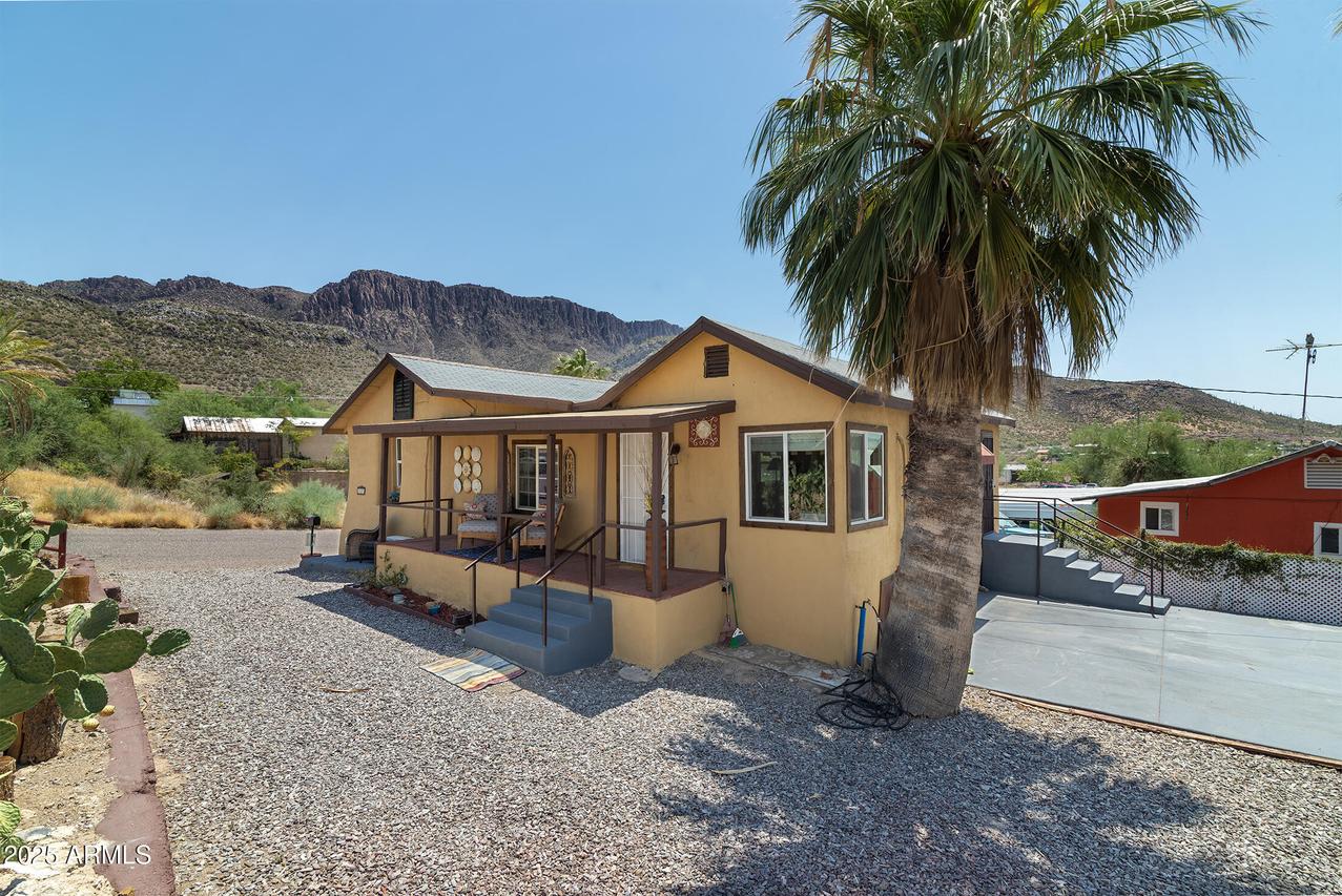 225 N Lobb Ave., Superior, AZ 85173