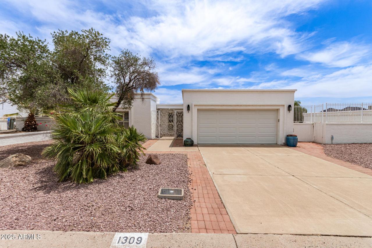 1309 E Meadow Ln., Phoenix, AZ 85022