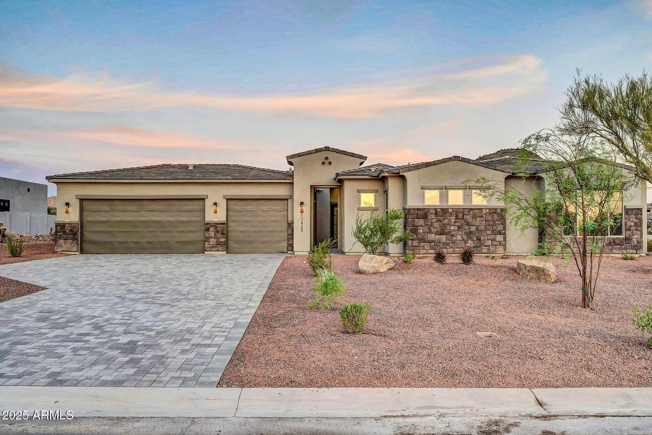 4075 E Paradise Ln., Phoenix, AZ 85032