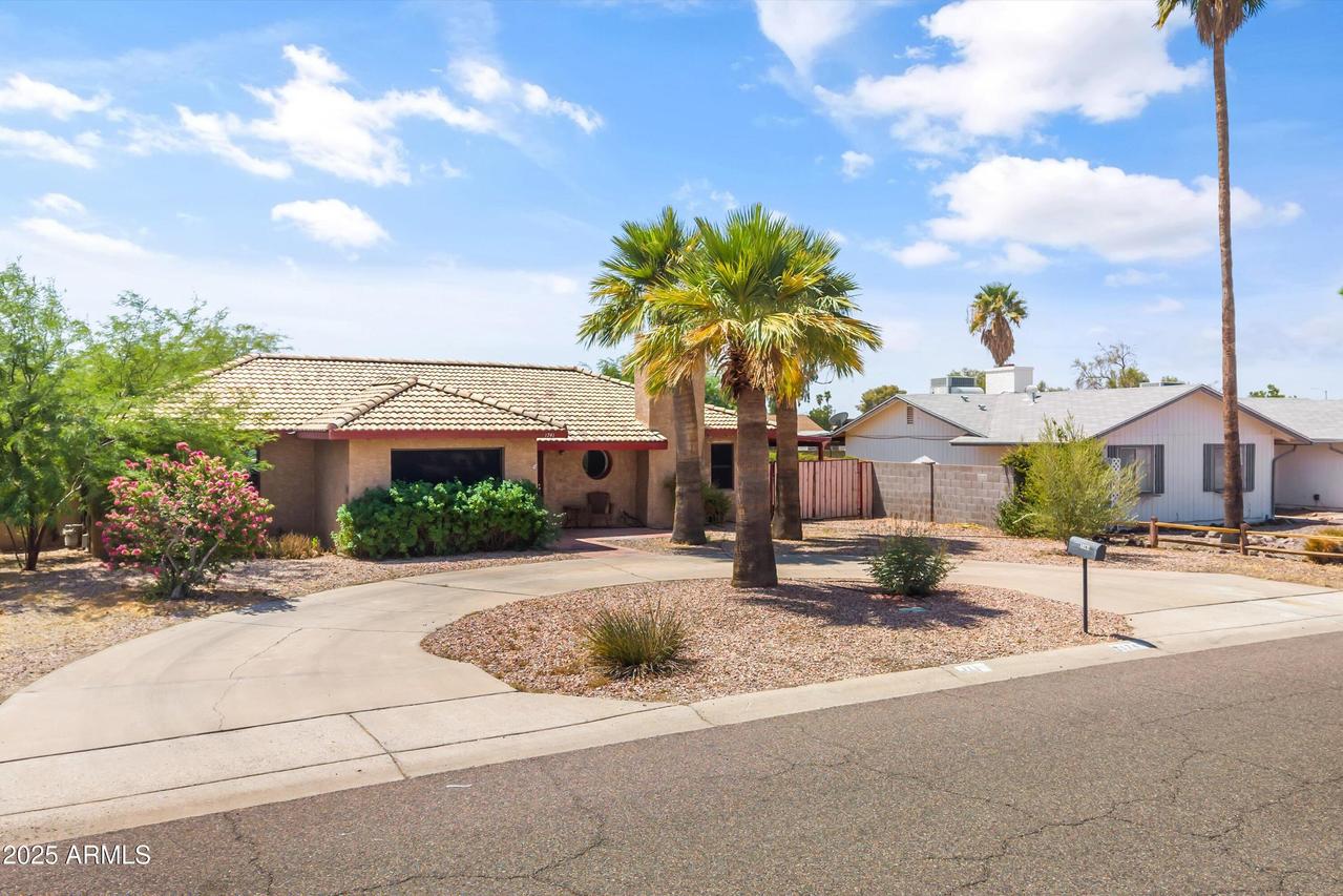 1741 W Wickieup Ln., Phoenix, AZ 85027