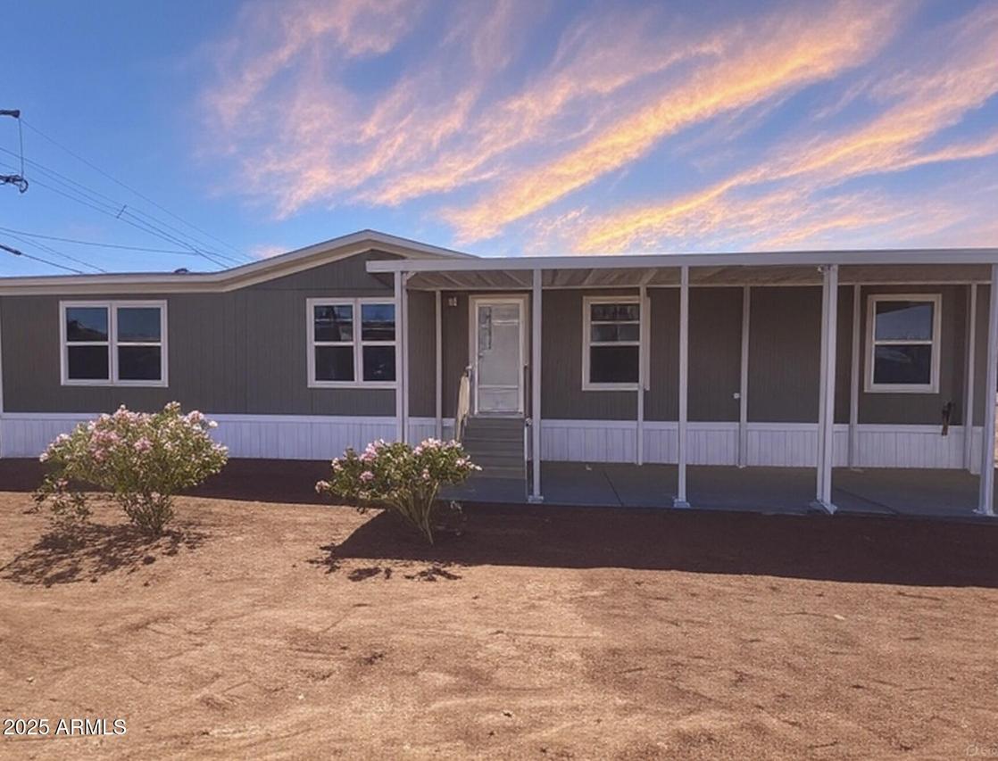 902 S Warner Dr., Apache Junction, AZ 85120