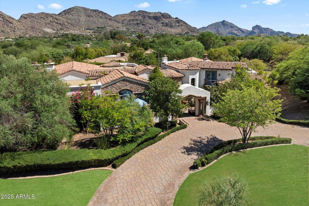 8329 N Ridgeview Dr., Paradise Valley, AZ 85253