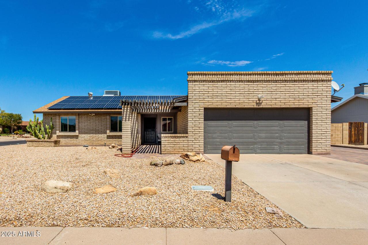 402 E Morrow Dr., Phoenix, AZ 85024
