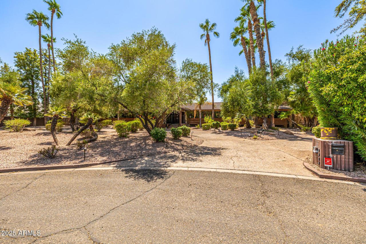 8424 N Golf Dr., Paradise Valley, AZ 85253