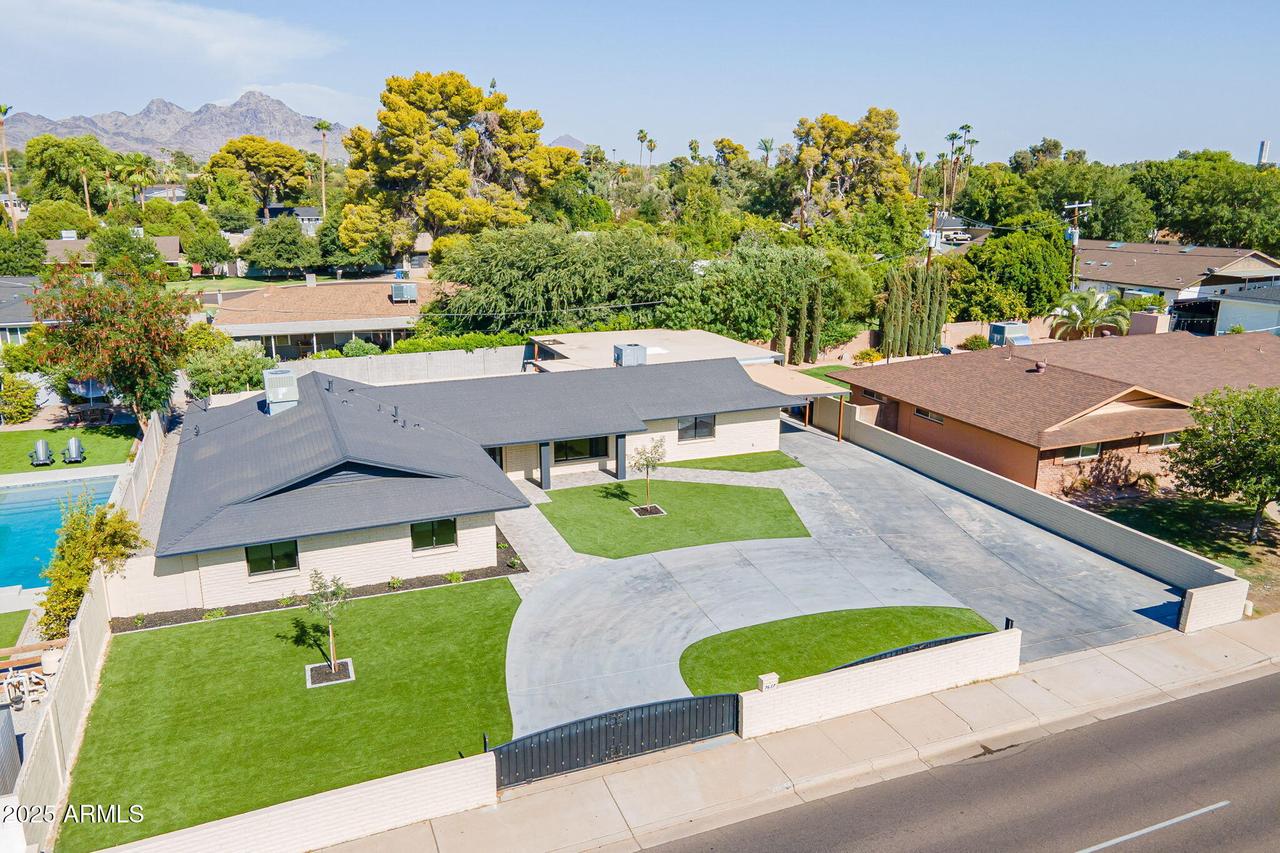 7637 N 7th Ave., Phoenix, AZ 85021