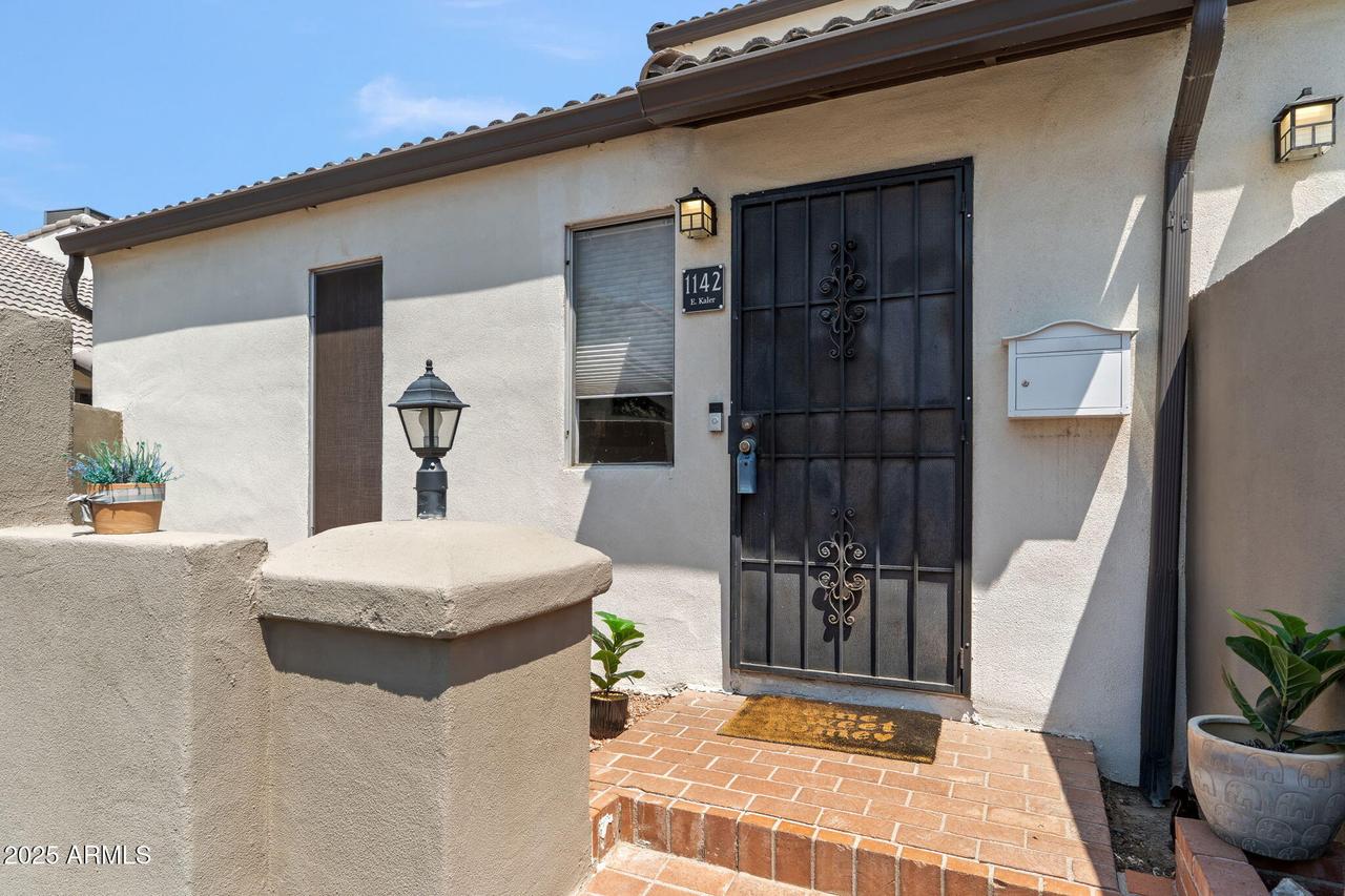 1142 E Kaler Dr., Phoenix, AZ 85020