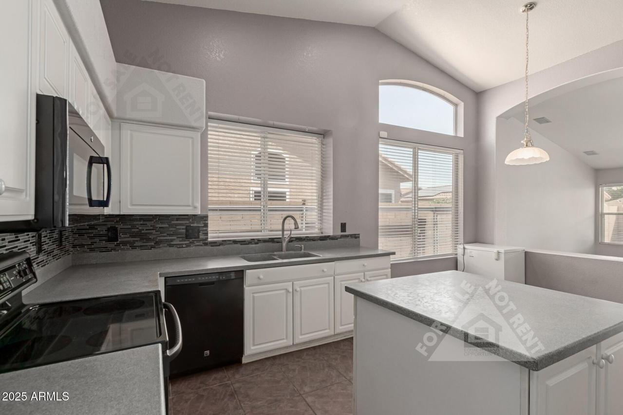 1335 S Larkspur St., Gilbert, AZ 85296