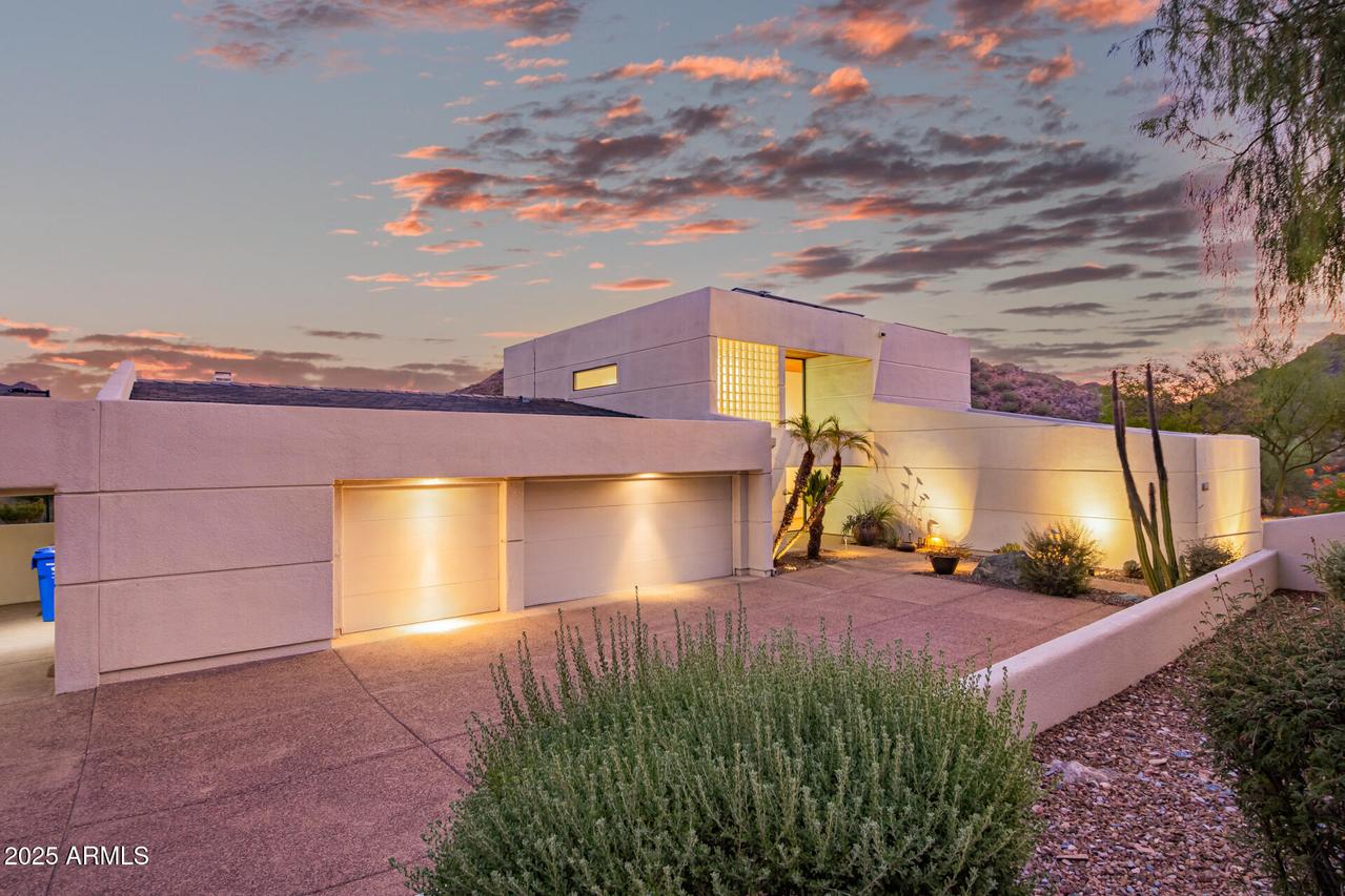 2401 E Carol Ave., Phoenix, AZ 85028