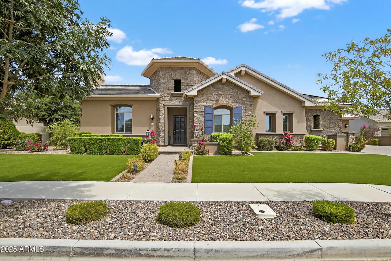 2040 E Aris Dr., Gilbert, AZ 85298