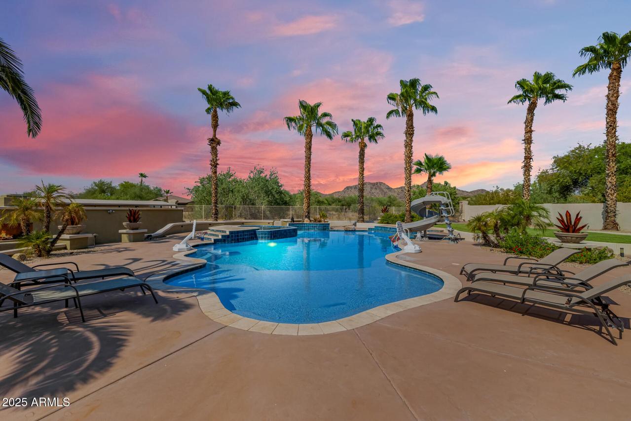 9324 W Molly Ln., Peoria, AZ 85383