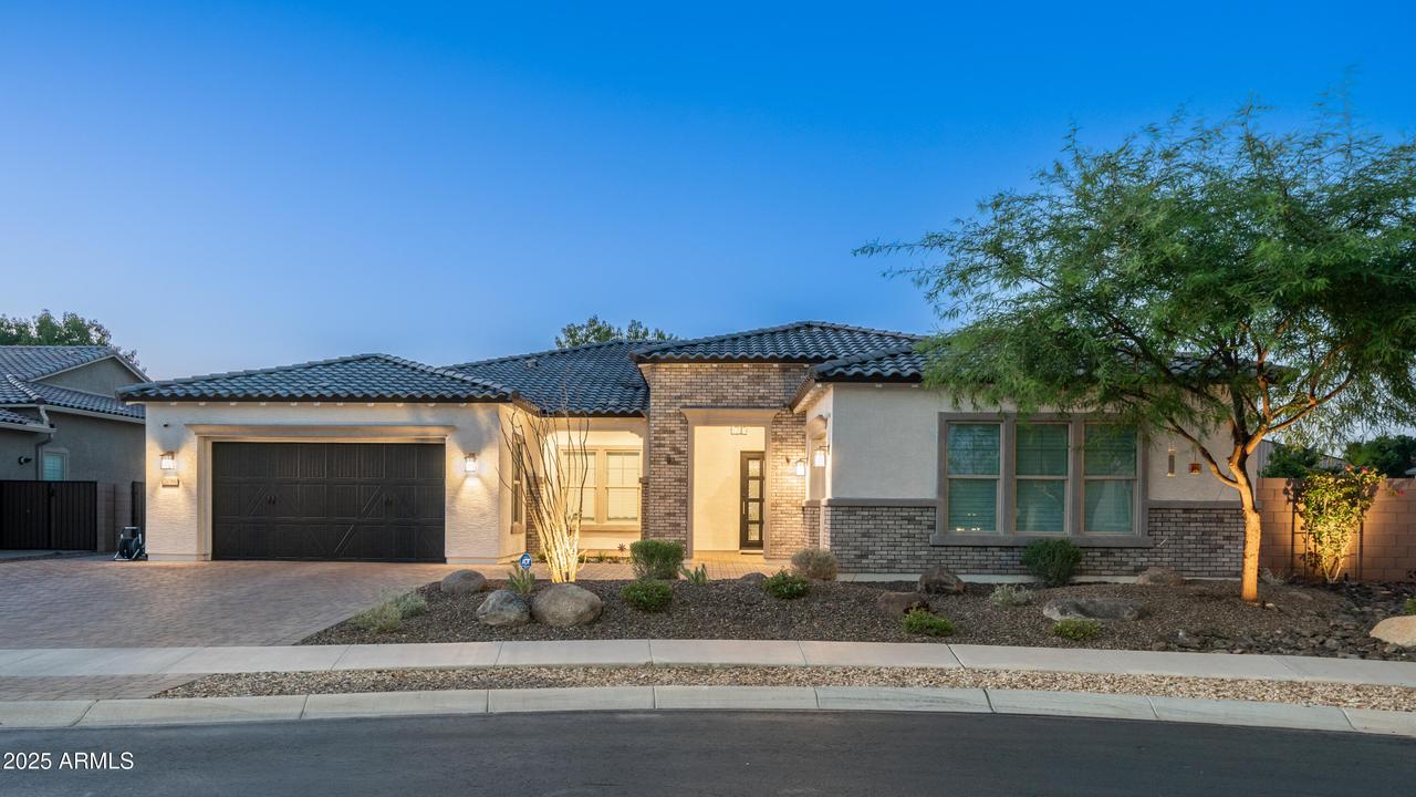 2086 E Trigger Way, Gilbert, AZ 85297