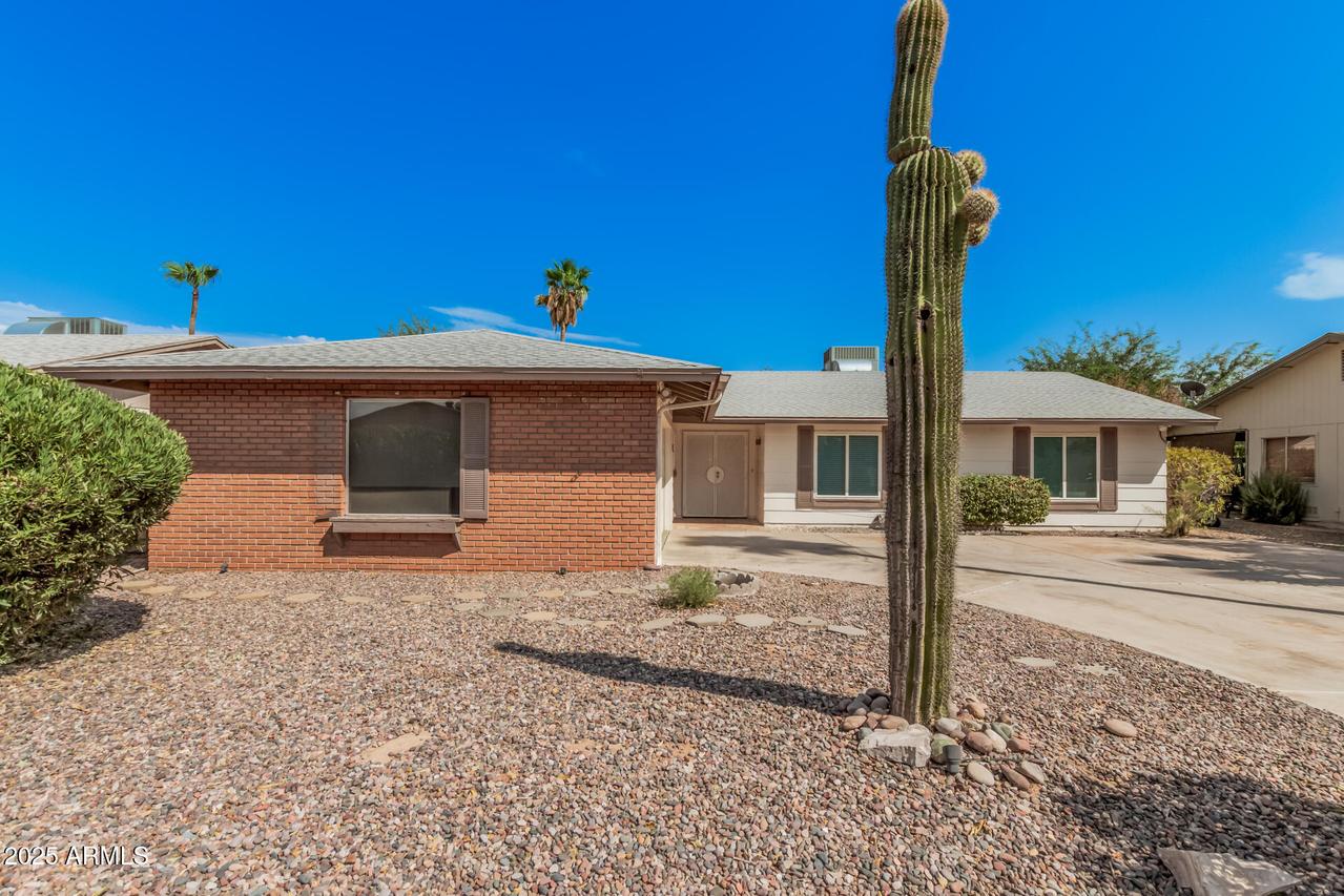 11233 S Iroquois Dr., Phoenix, AZ 85044