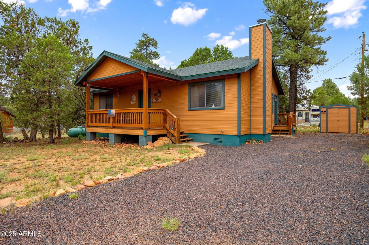 2086 Pinewood Dr., Overgaard, AZ 85933
