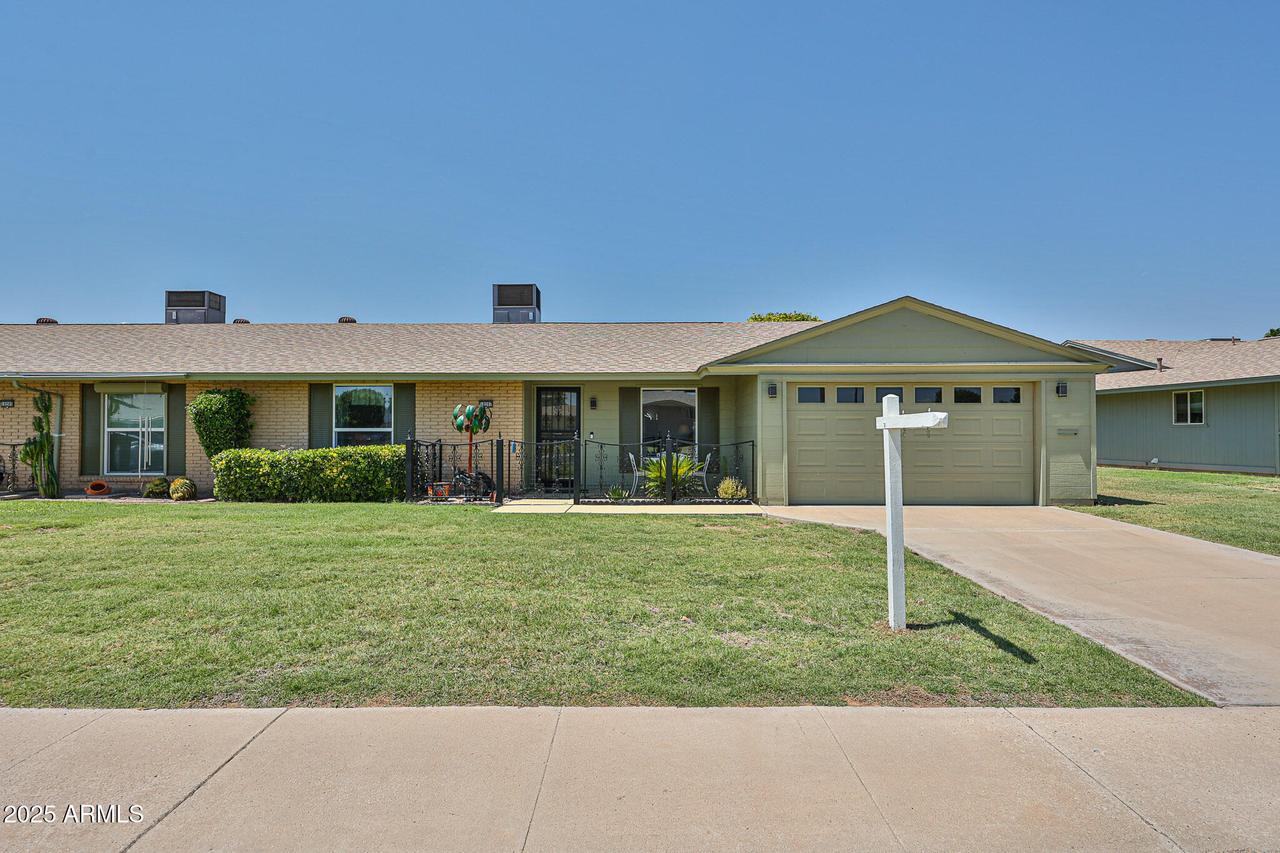10207 W Prairie Hills Cir., Sun City, AZ 85351