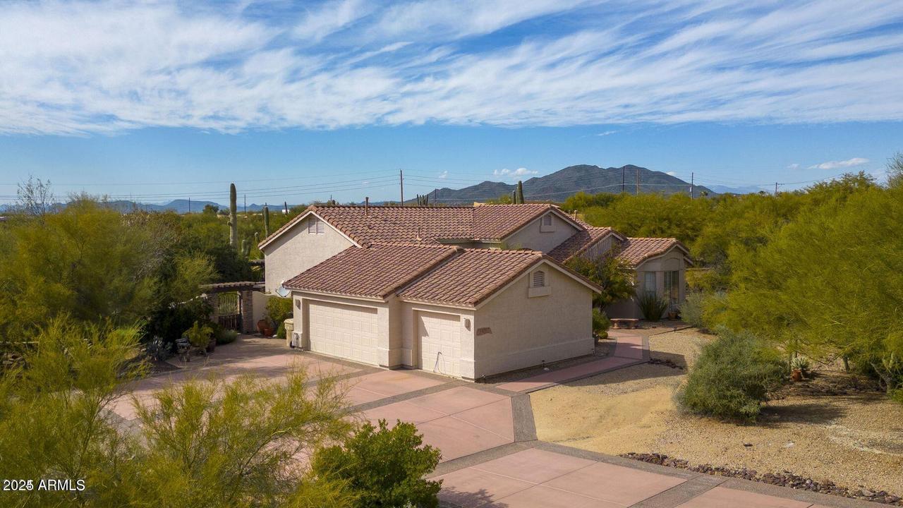 39012 N 8th St., Phoenix, AZ 85086
