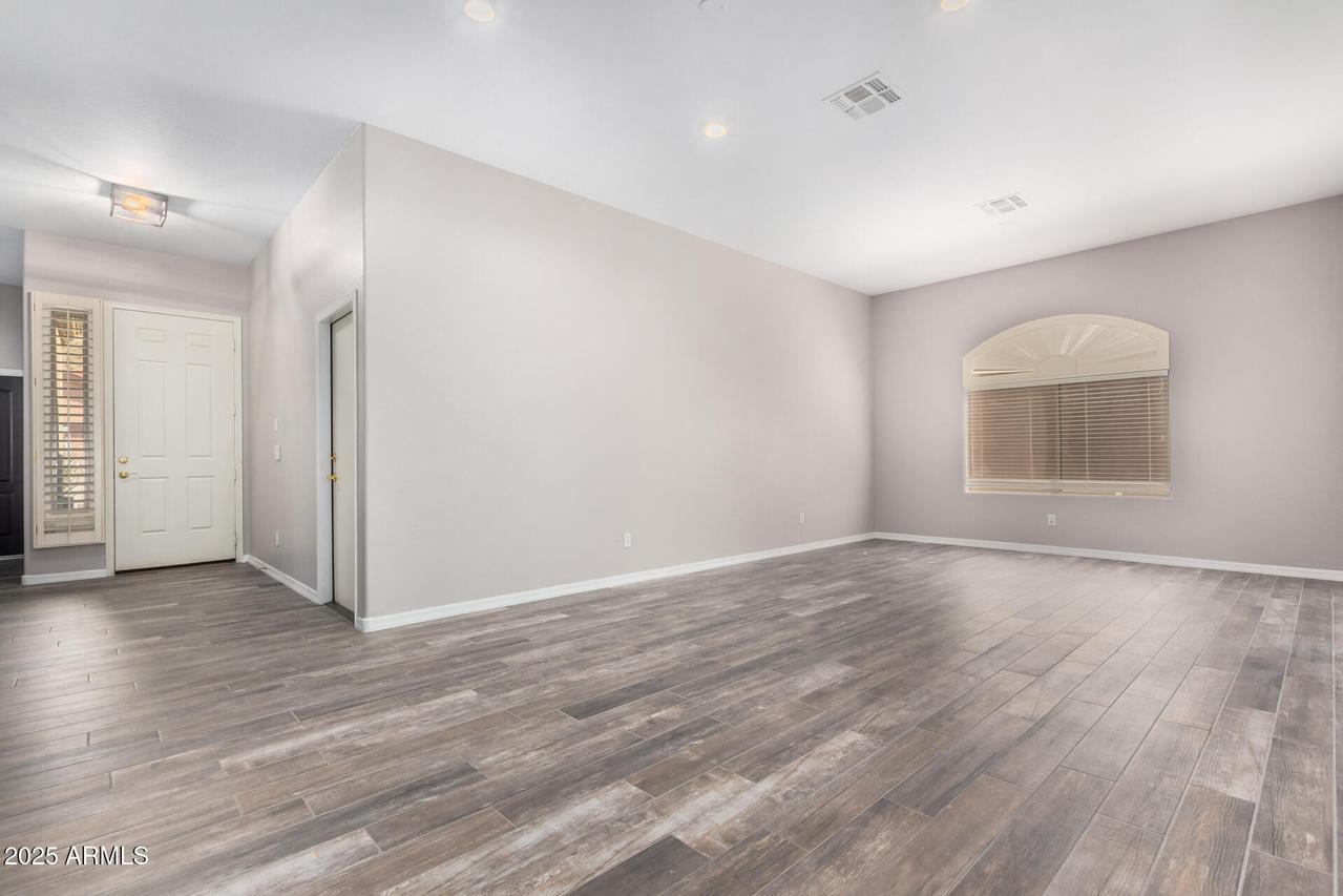 6617 W Molly Ln., Phoenix, AZ 85083