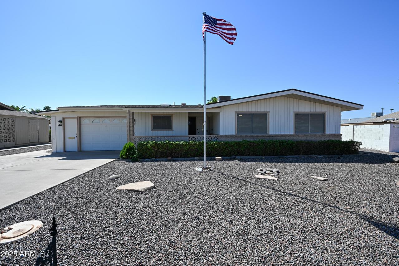 10047 W Deanne Dr., Sun City, AZ 85351