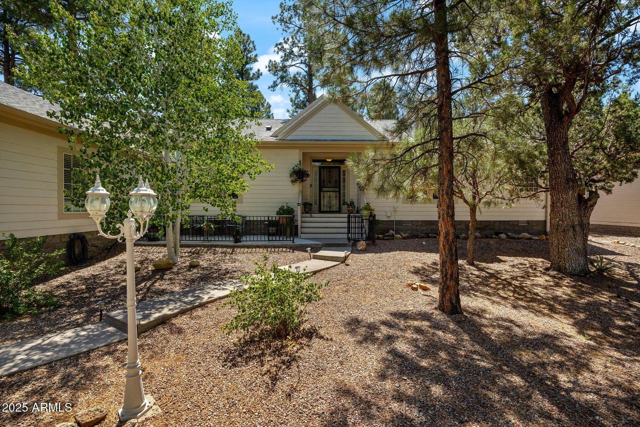 2041 W Pineview Dr., Show Low, AZ 85901