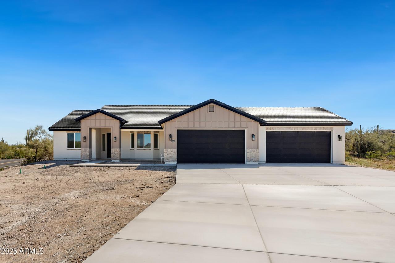 1687 E Creek Canyon Rd., Phoenix, AZ 85086