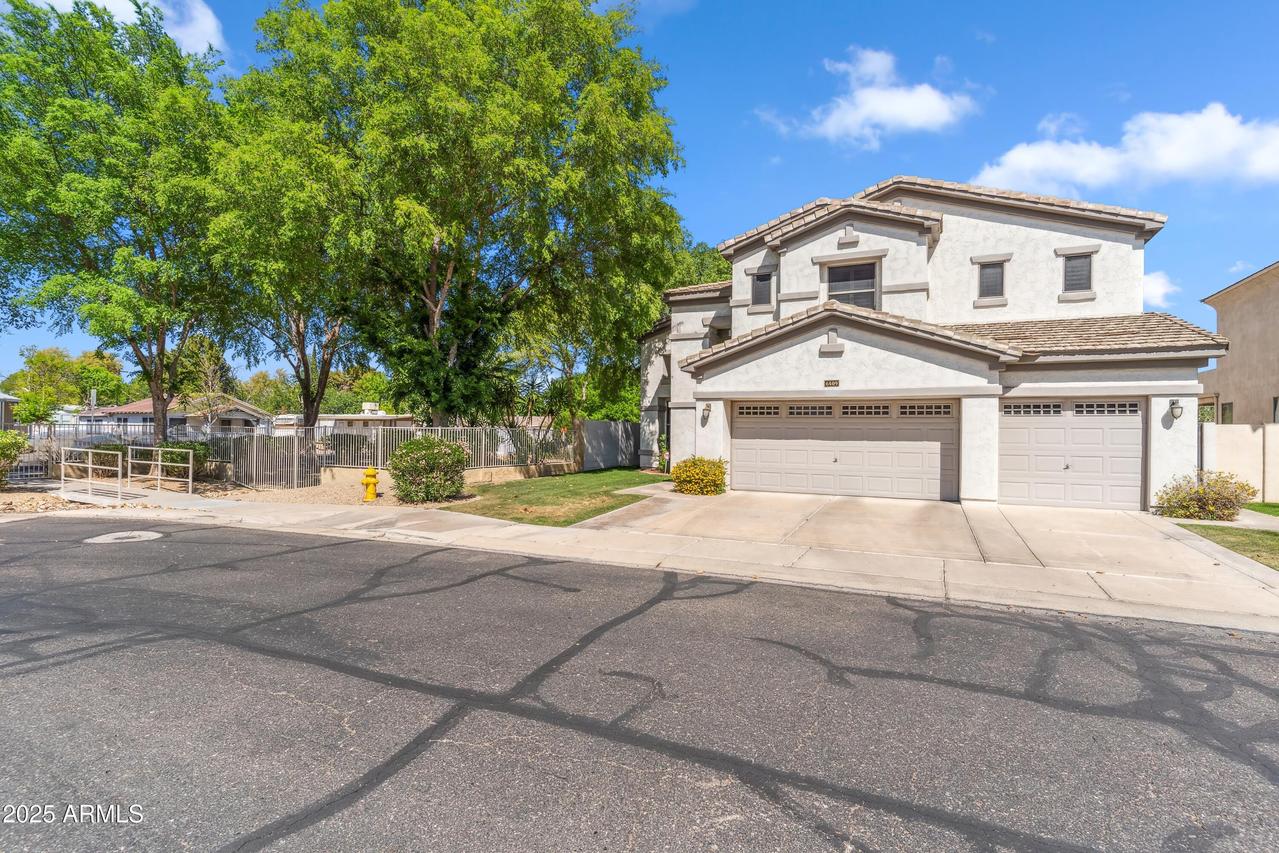 6409 N 11th Dr., Phoenix, AZ 85013