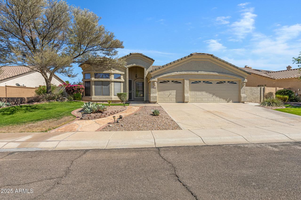 16811 S 11th Way, Phoenix, AZ 85048