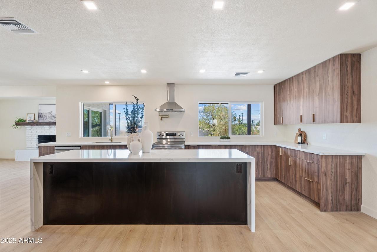 15244 N 7th Pl., Phoenix, AZ 85022