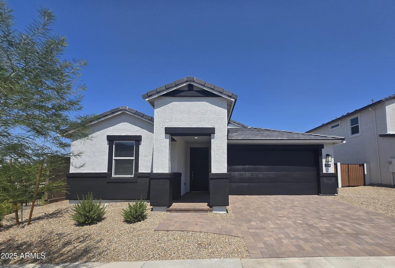 2324 W Moody Tr., Phoenix, AZ 85041