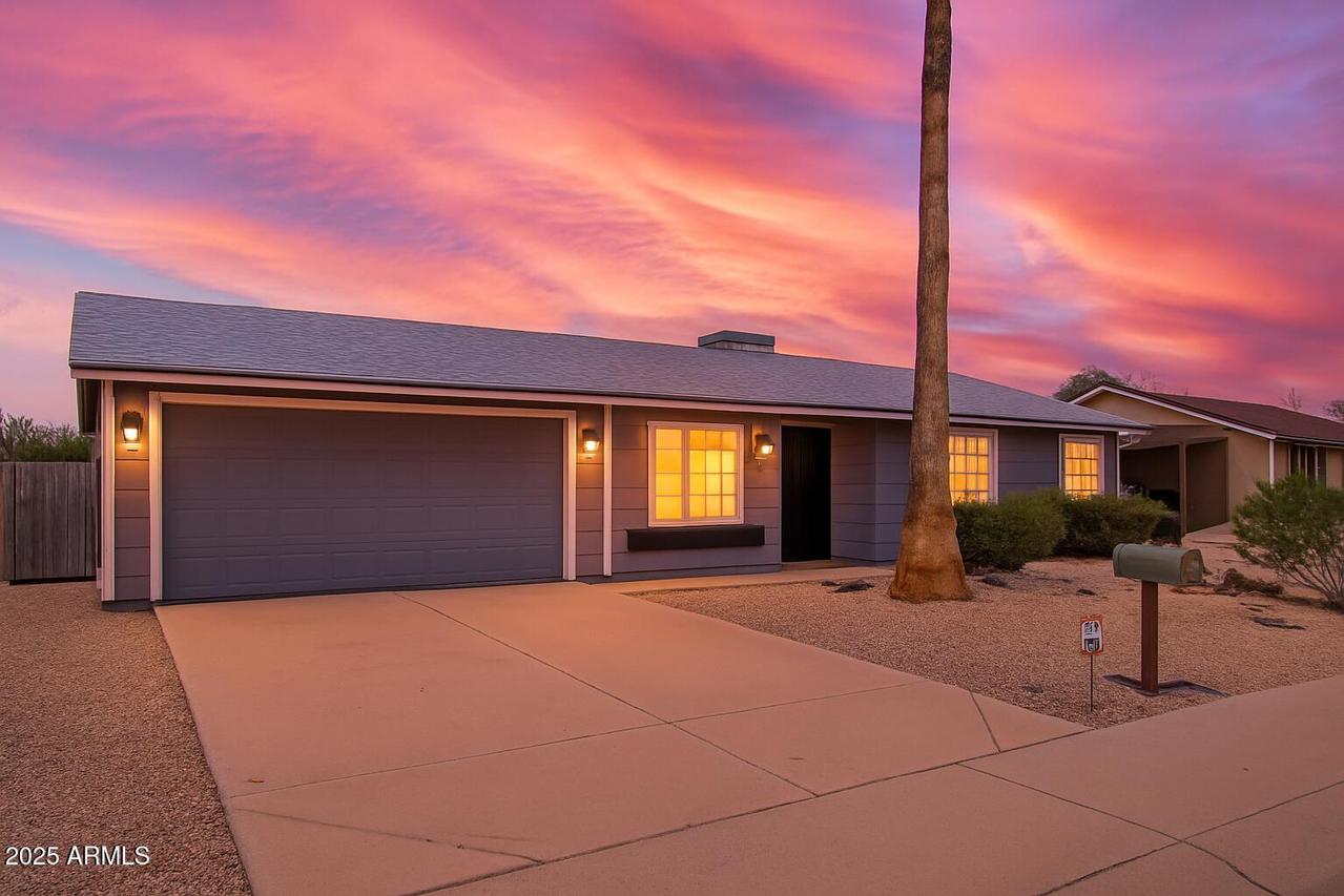3520 E Anderson Dr., Phoenix, AZ 85032