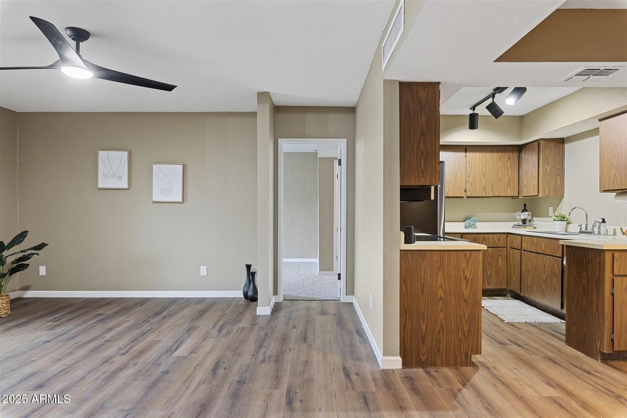 4444 E Paradise Village Pkwy. #213, Phoenix, AZ 85032