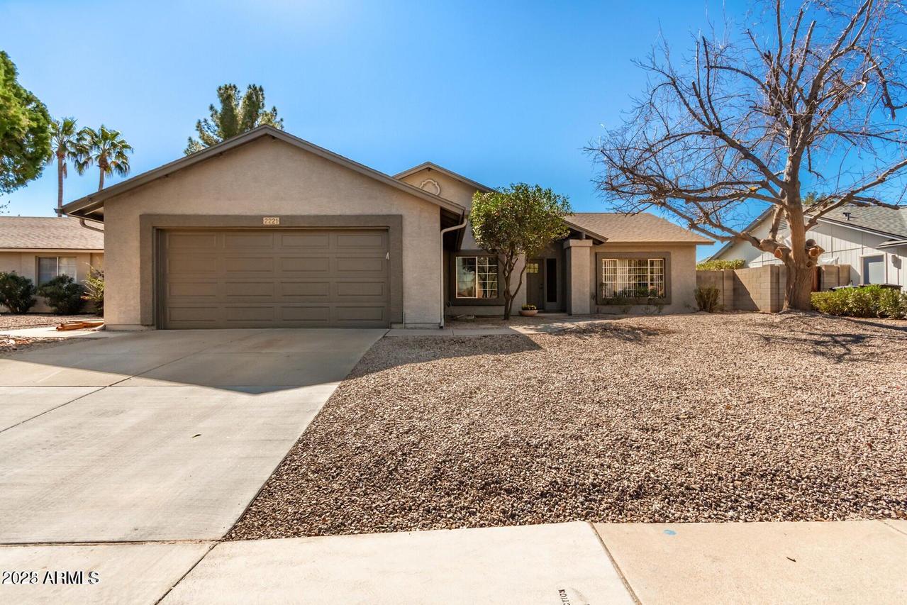 2221 W Rockwell Dr., Chandler, AZ 85224