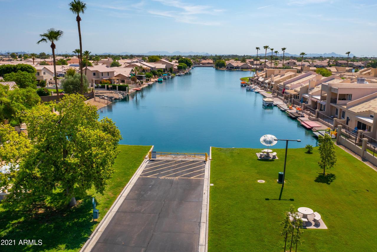9056 W Port Royale Ln., Peoria, AZ 85381