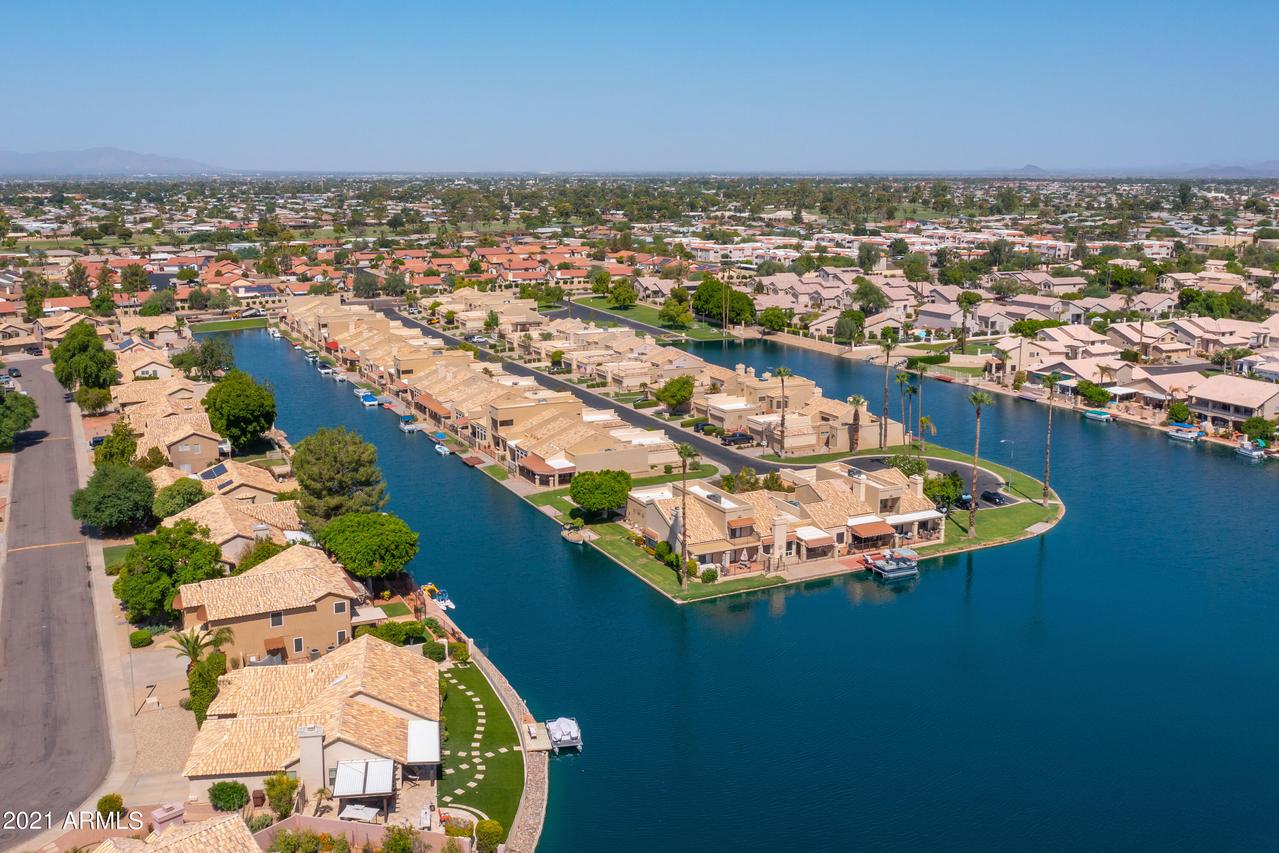 9056 W Port Royale Ln., Peoria, AZ 85381