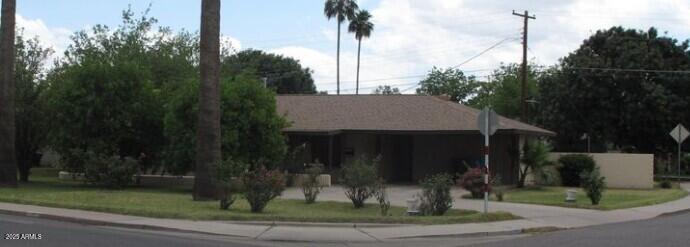 2825 E Campbell Ave., Phoenix, AZ 85016