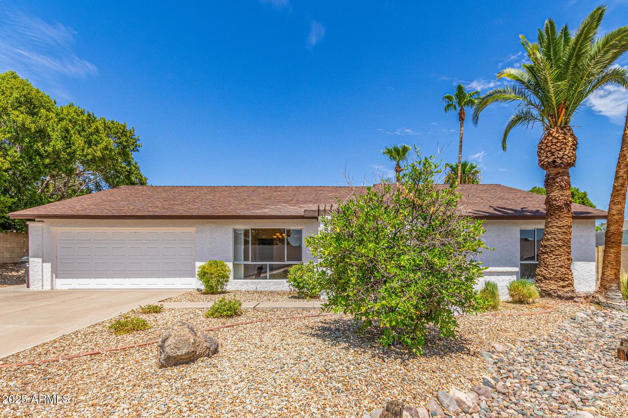 2320 E Shangri La Rd., Phoenix, AZ 85028