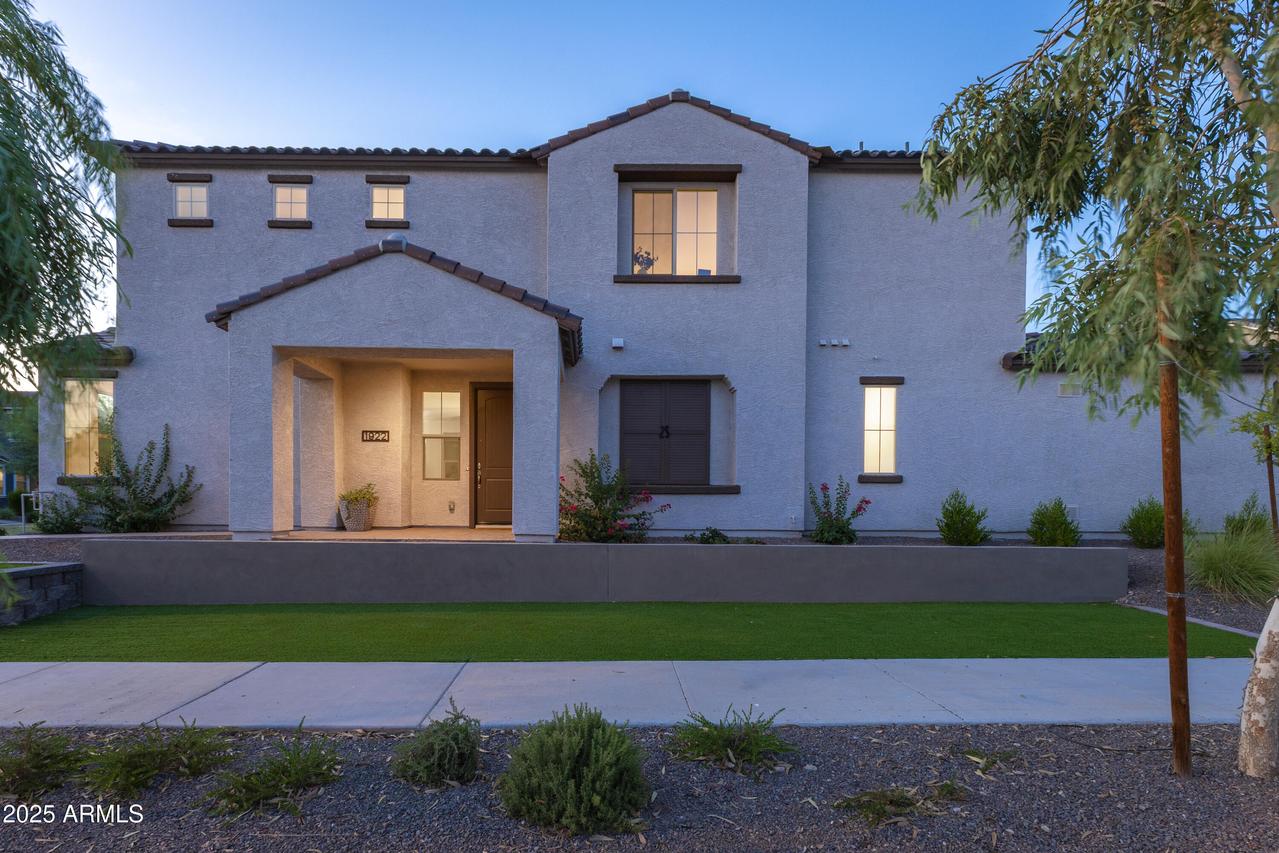 1922 W Chisum Tr., Phoenix, AZ 85085