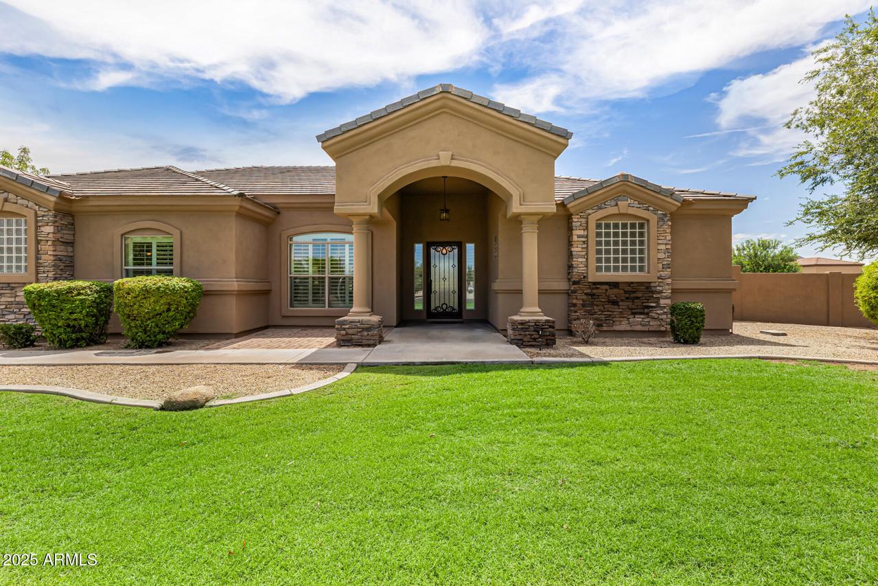 21387 E Pummelos Rd., Queen Creek, AZ 85142