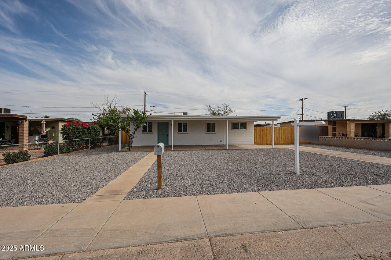 3935 W Palm Ln., Phoenix, AZ 85009