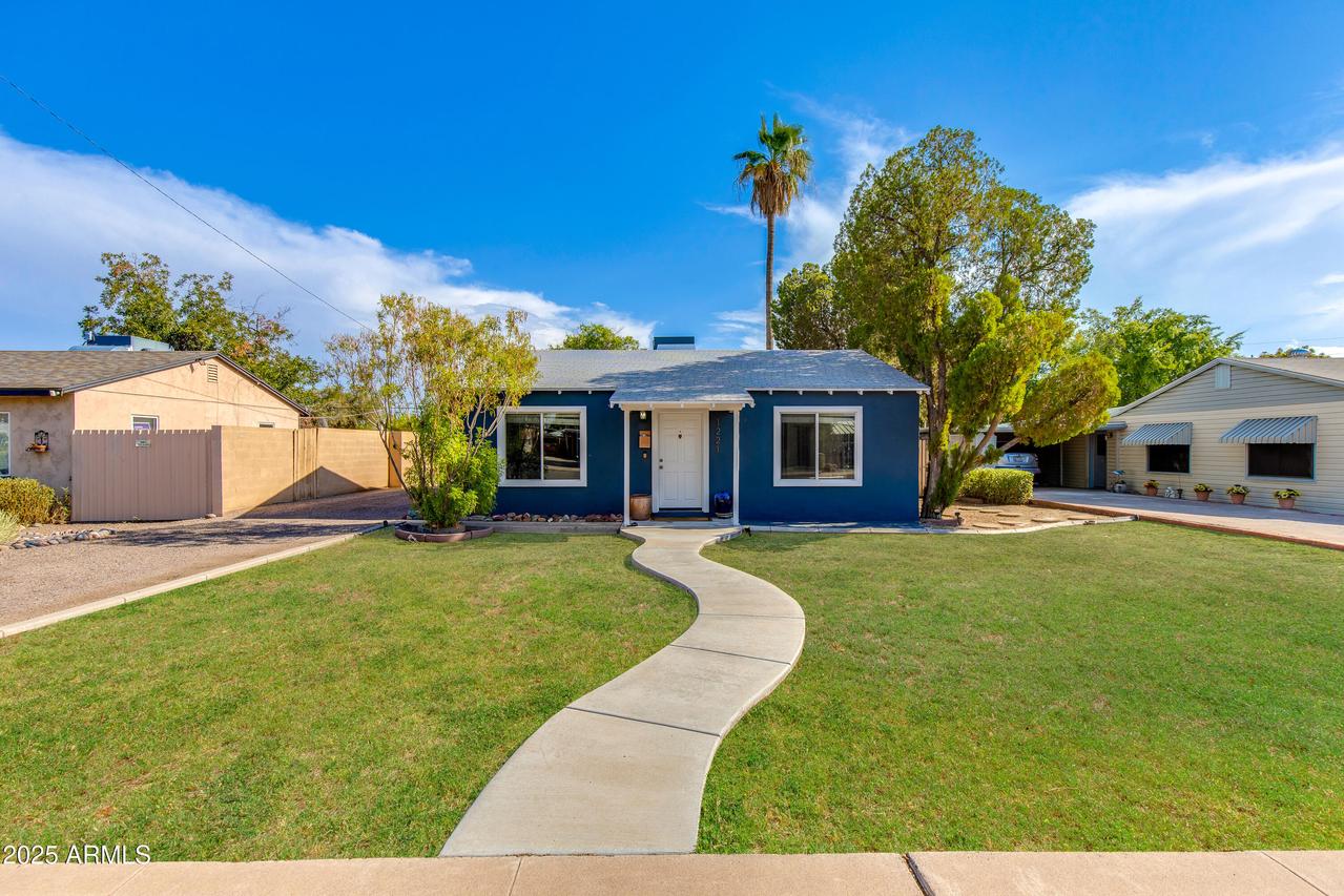 1221 E Oregon Ave., Phoenix, AZ 85014