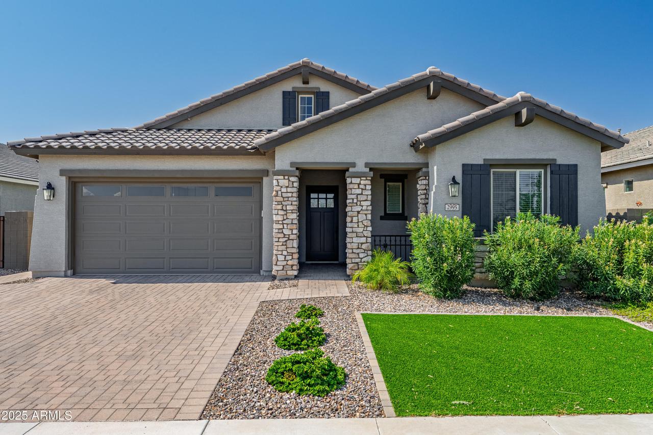 2995 W Lynx Dr., San Tan Valley, AZ 85144