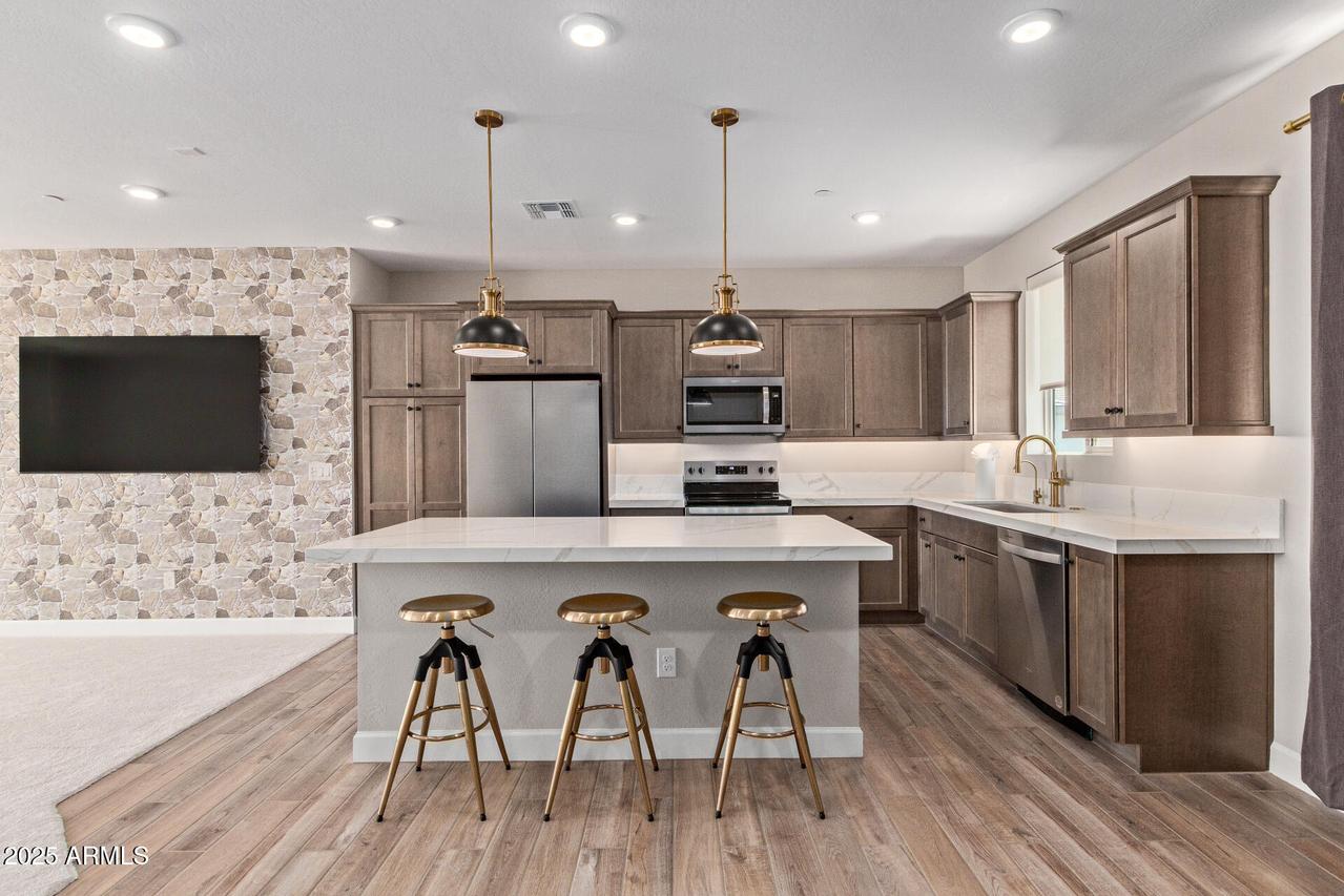 2121 W Sonoran Desert Dr. #107, Phoenix, AZ 85085