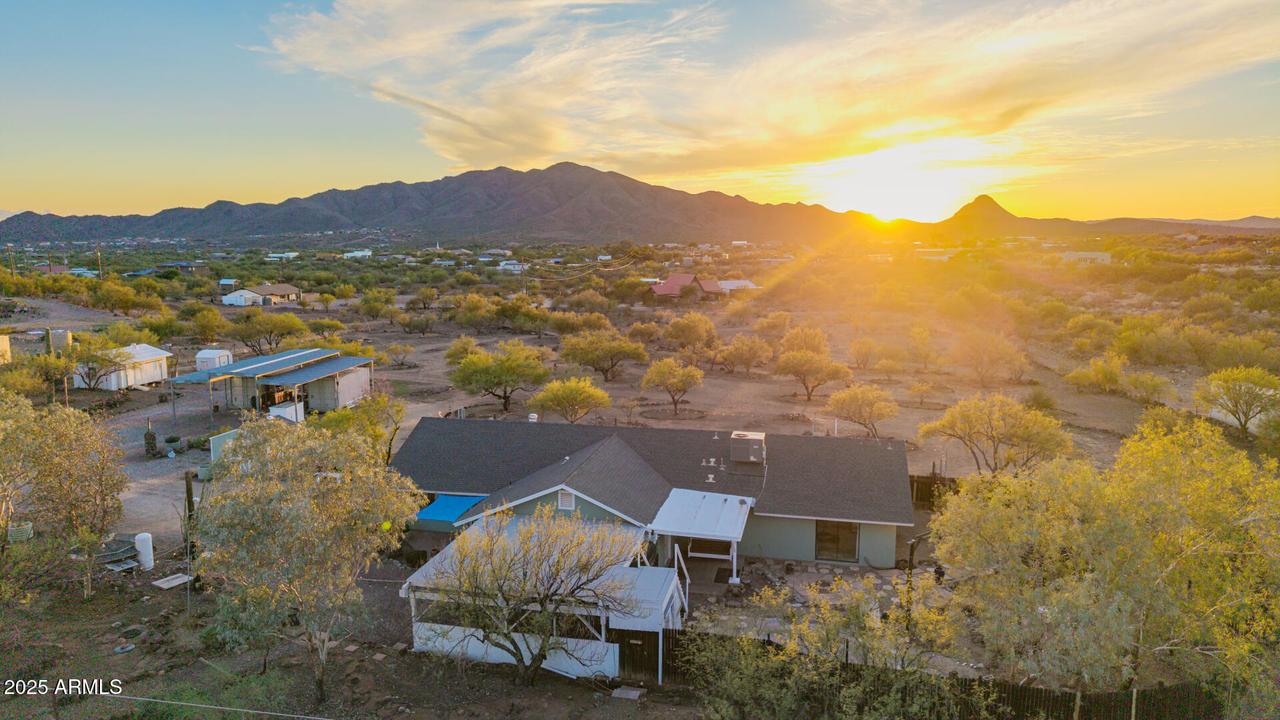 45216 N 10th St., New River, AZ 85087