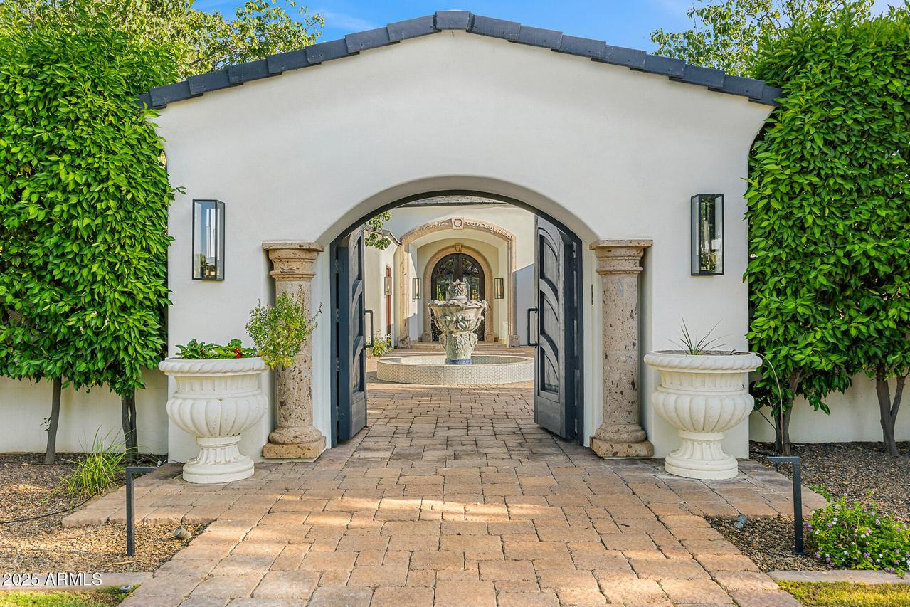 6809 E Doubletree Ranch Rd., Paradise Valley, AZ 85253