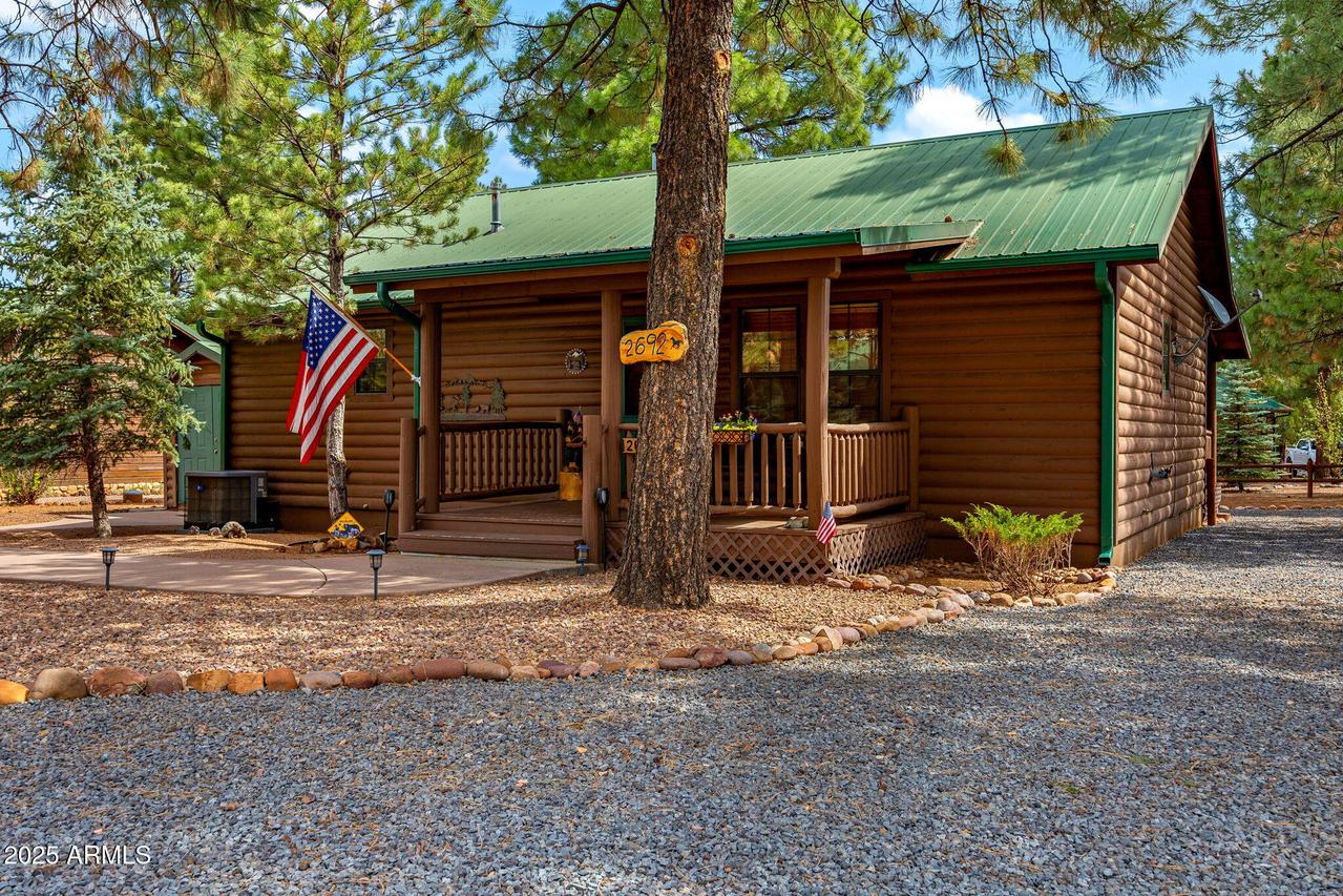 2692 Palomino Tr., Overgaard, AZ 85933