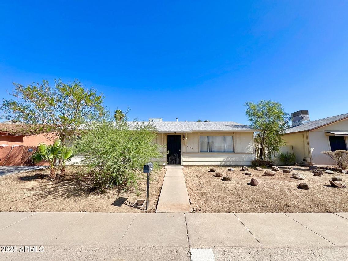 5306 W Mauna Loa Ln., Glendale, AZ 85306