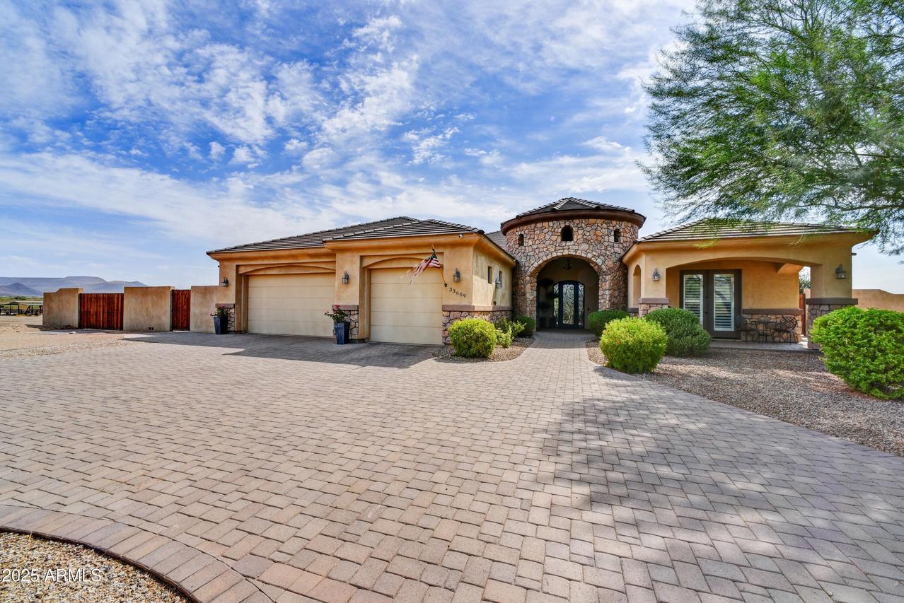 33609 N 14th St., Phoenix, AZ 85085