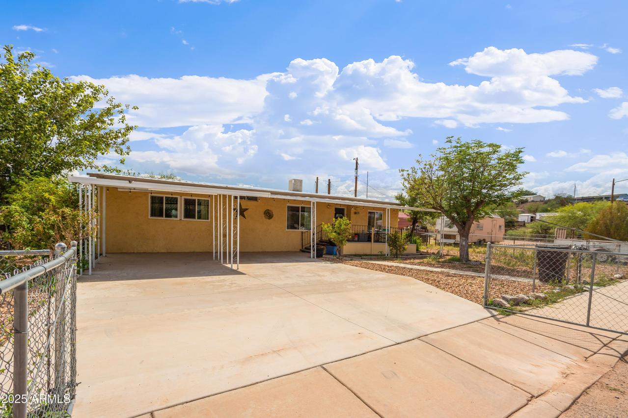 674 E Didi Anne Dr., Benson, AZ 85602