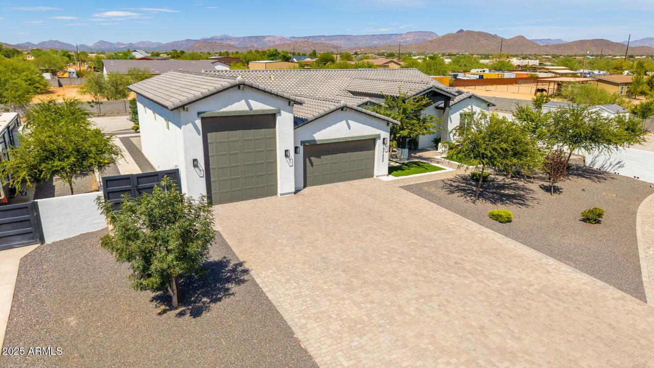 37227 N 11th Ave., Phoenix, AZ 85086